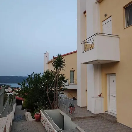 Christine - Maisonettes With Fireplace Apartment Aliveri