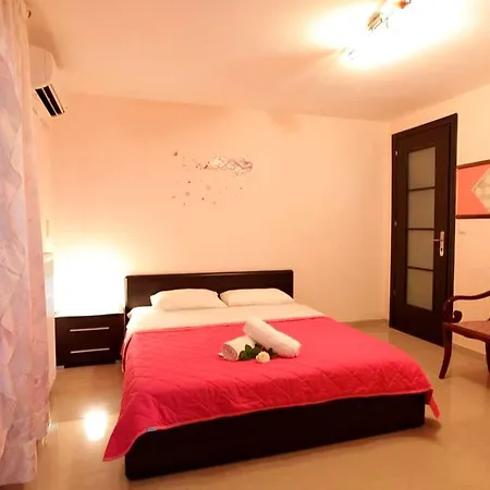 Christine - Maisonettes With Fireplace