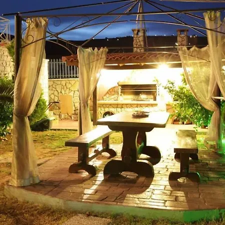 Christine - Maisonettes With Fireplace * Aliveri