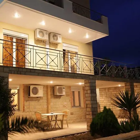 Christine - Maisonettes With Fireplace Apartment *