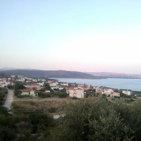 Christine - Maisonettes With Fireplace Aliveri