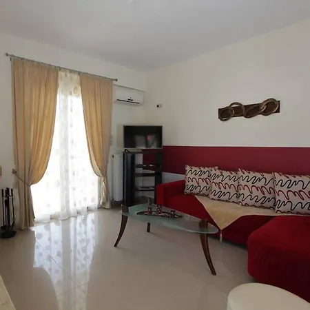 Christine - Maisonettes With Fireplace Apartment Aliveri