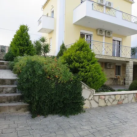 Christine - Maisonettes With Fireplace Aliveri