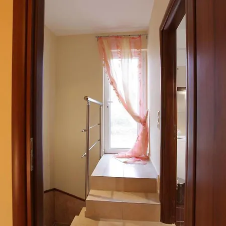 Christine - Maisonettes With Fireplace アパート