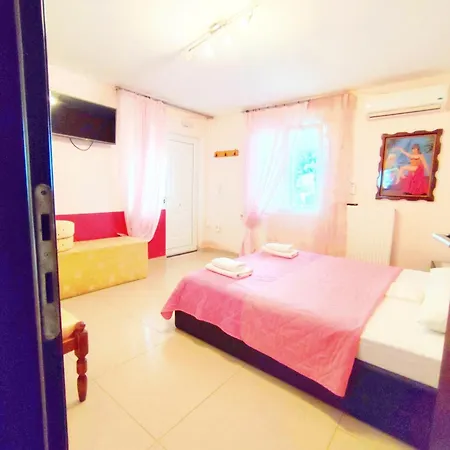 Christine Apartment Aliveri