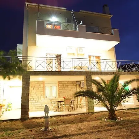Christine - Maisonettes With Fireplace * Aliveri
