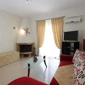 Christine - Maisonettes With Fireplace Apartamento Alivérion